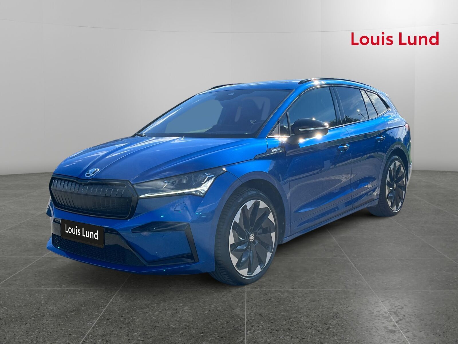 Blå Skoda Enyaq iV fra 2022 set udefra