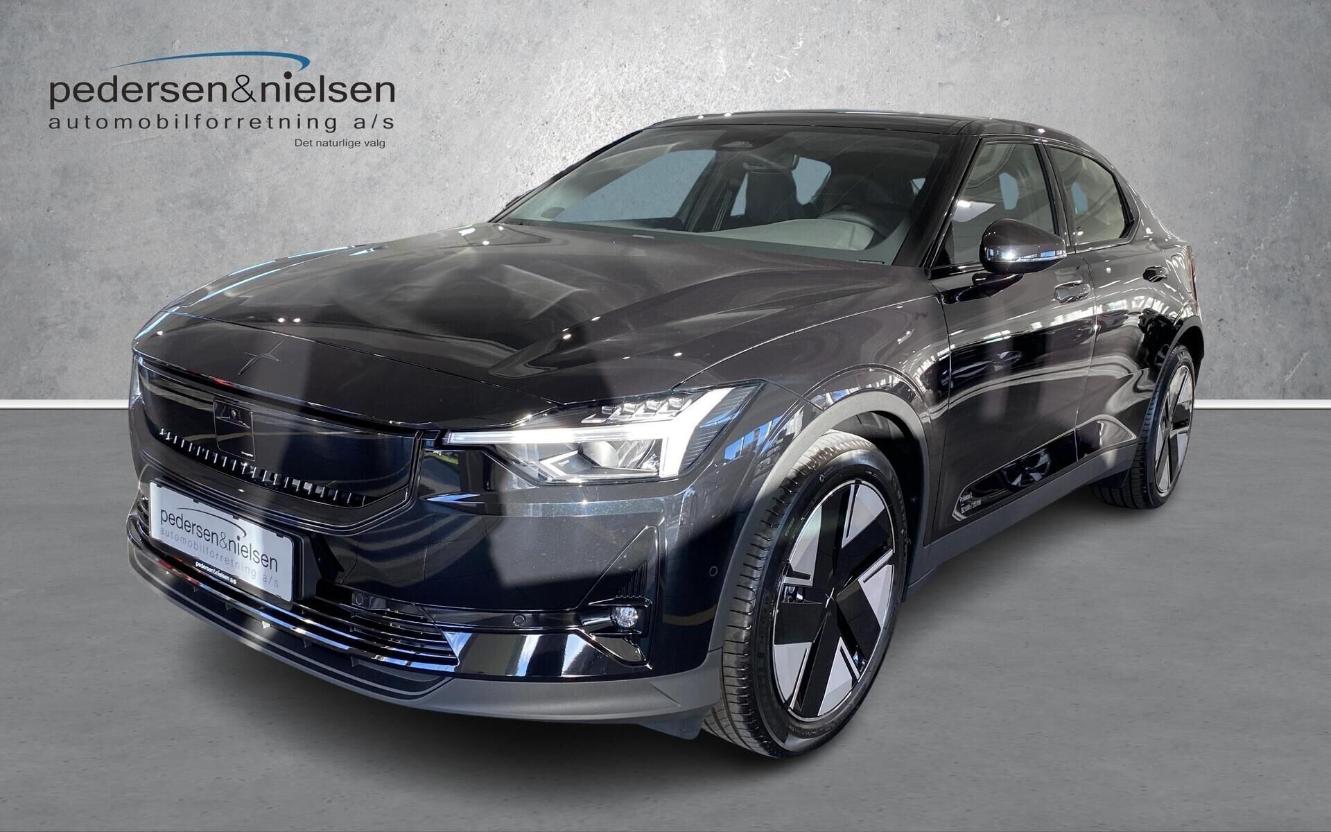 Sort Polestar 2 fra 2025 set udefra