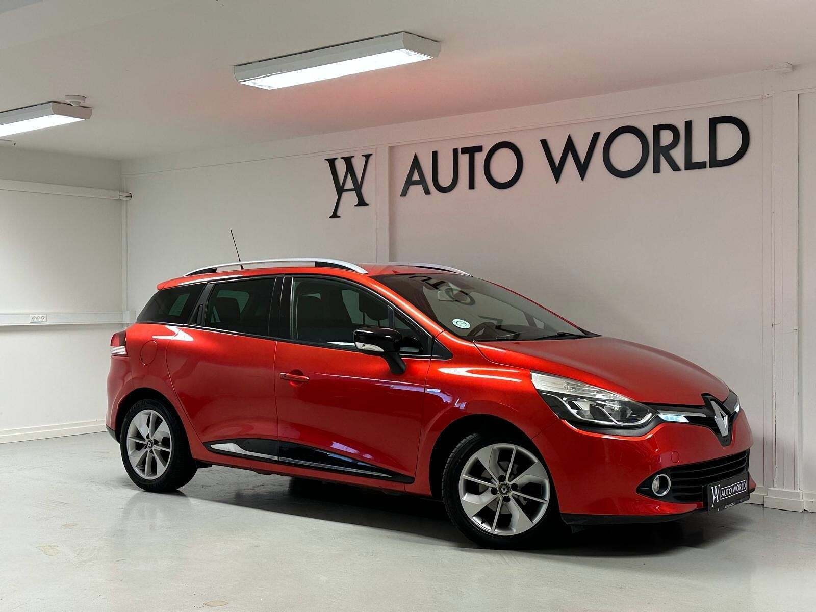 Rød Renault Clio IV fra 2015 set udefra
