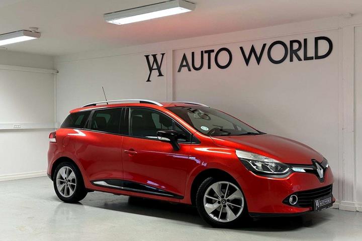 Rød Renault Clio IV fra 2015 set udefra