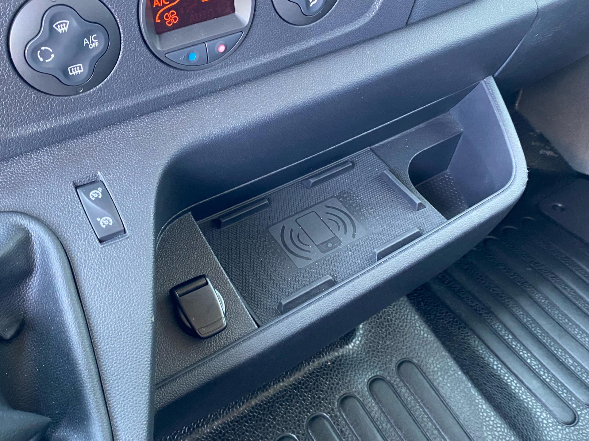 Hvid Renault Master fra 2019