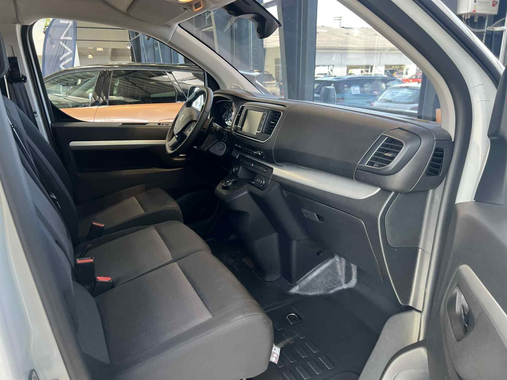 Hvid Peugeot Expert fra 2025