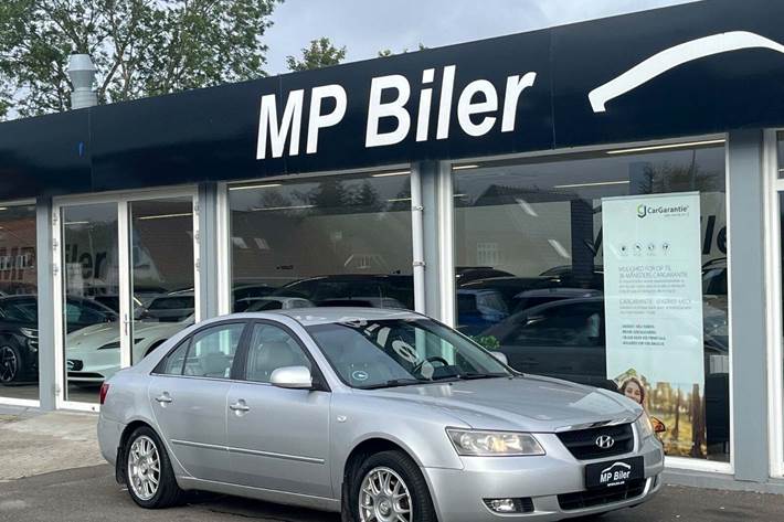 Sølv Hyundai Sonata fra 2005