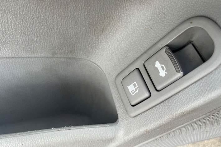 Sølv Hyundai Sonata fra 2005