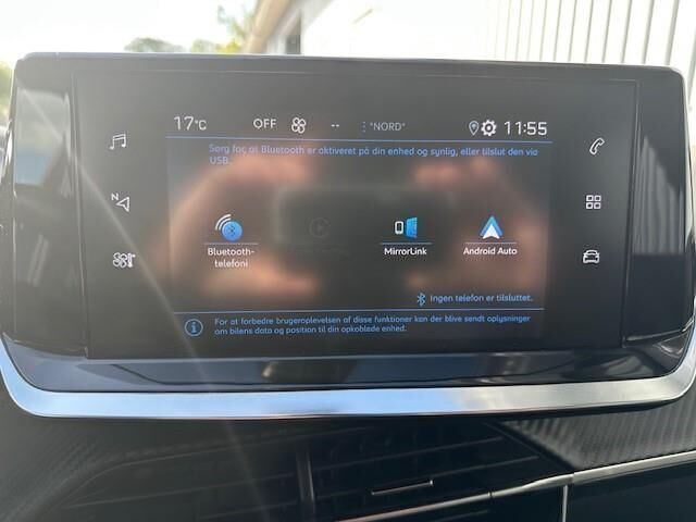 Blå Peugeot 208 fra 2021