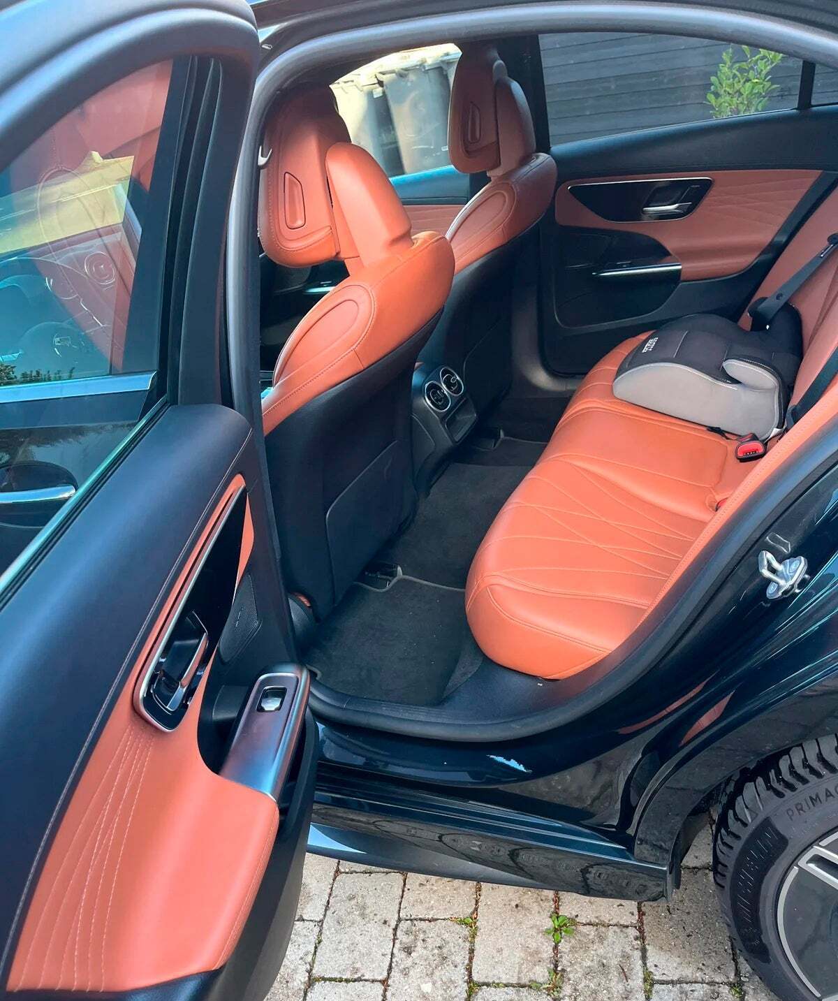 Sort Mercedes C300 e fra 2023