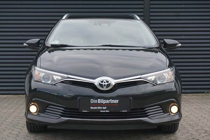 Sort Toyota Auris fra 2017