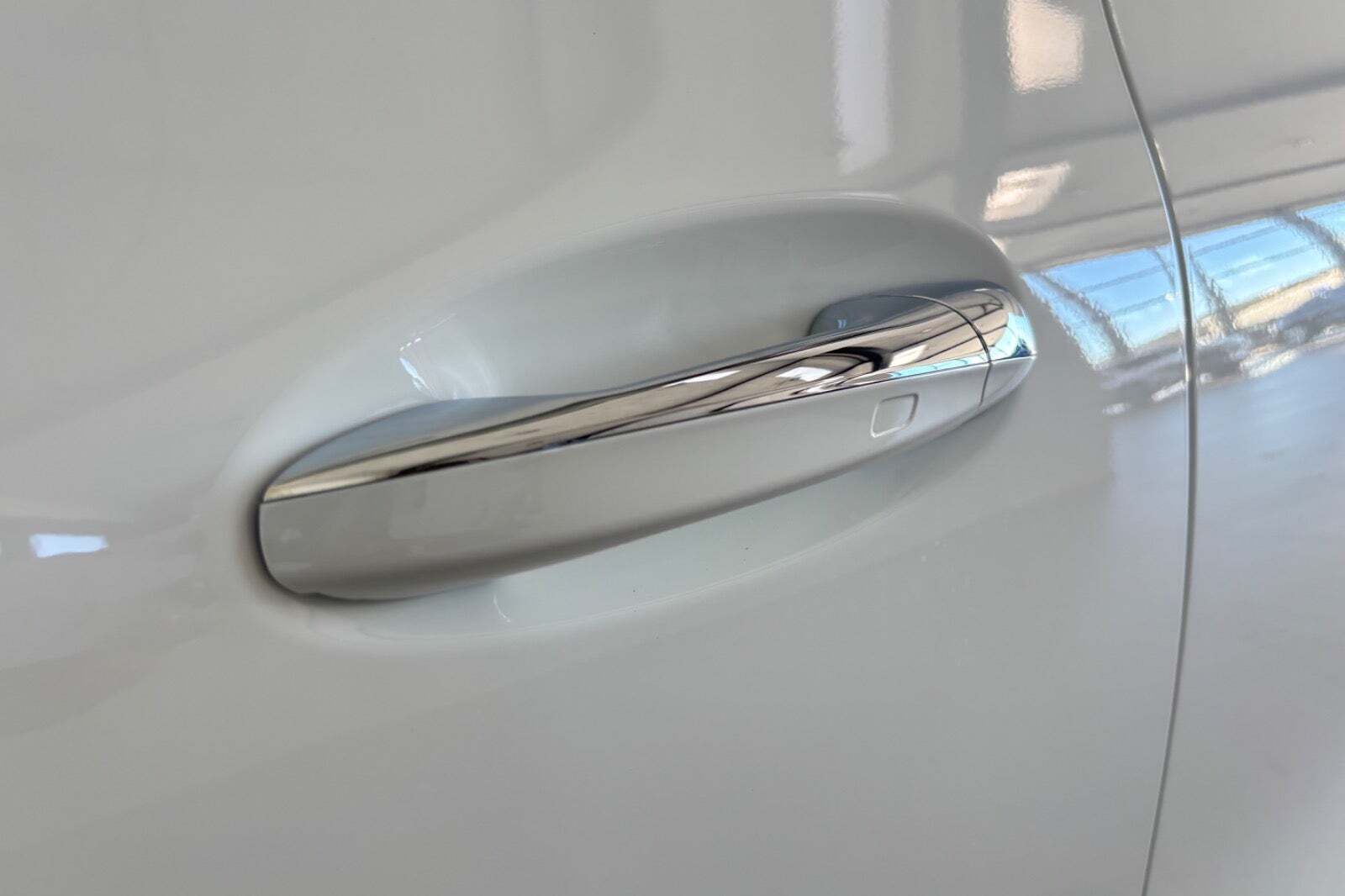 Hvid Mercedes EQA250 fra 2024
