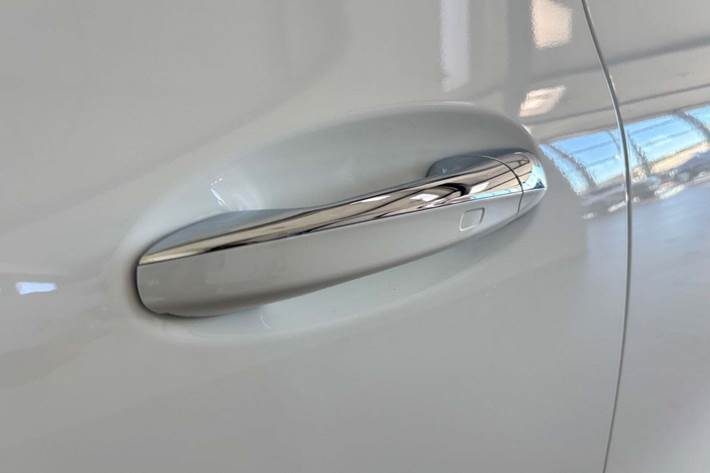 Hvid Mercedes EQA250 fra 2024
