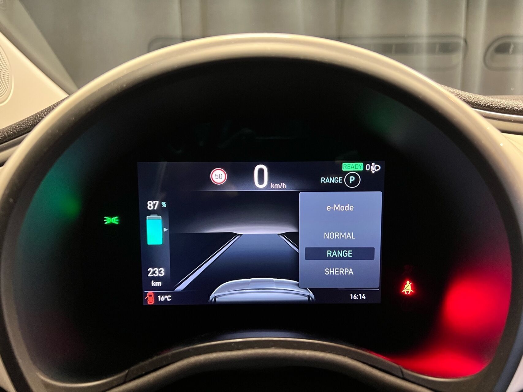 Hvid Fiat 500e fra 2023