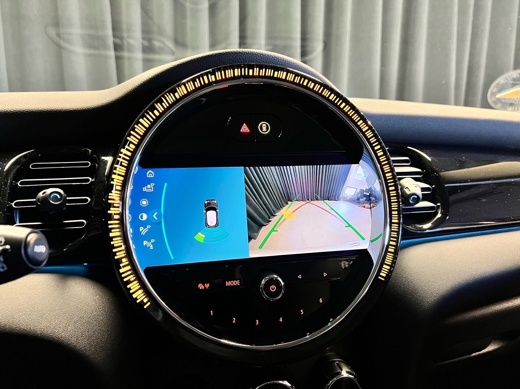 Sølv Mini Cooper fra 2023