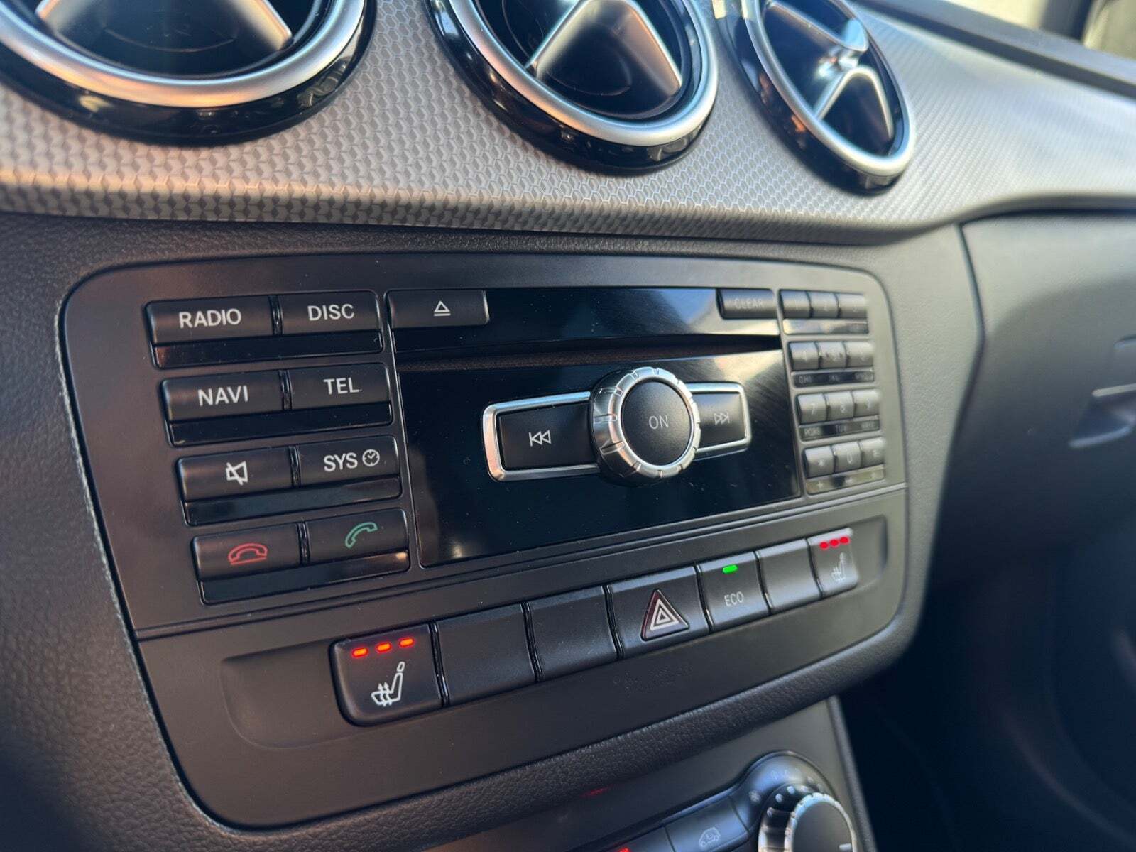 Sort Mercedes B200 fra 2013