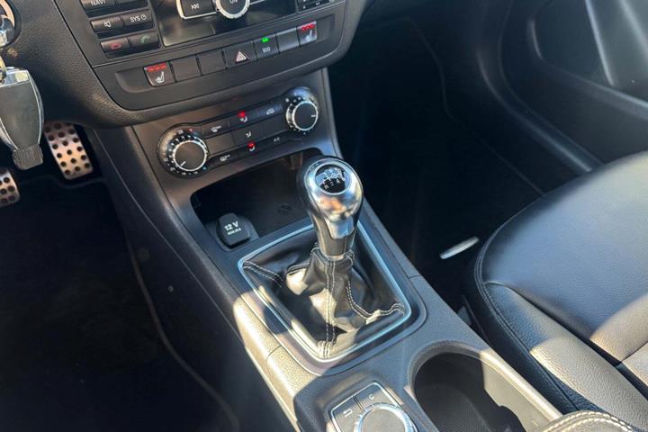 Sort Mercedes B200 fra 2013