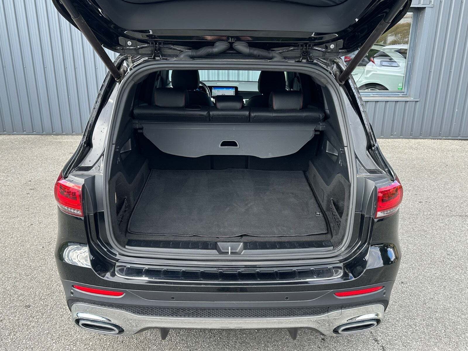 Sort Mercedes GLB200 fra 2021