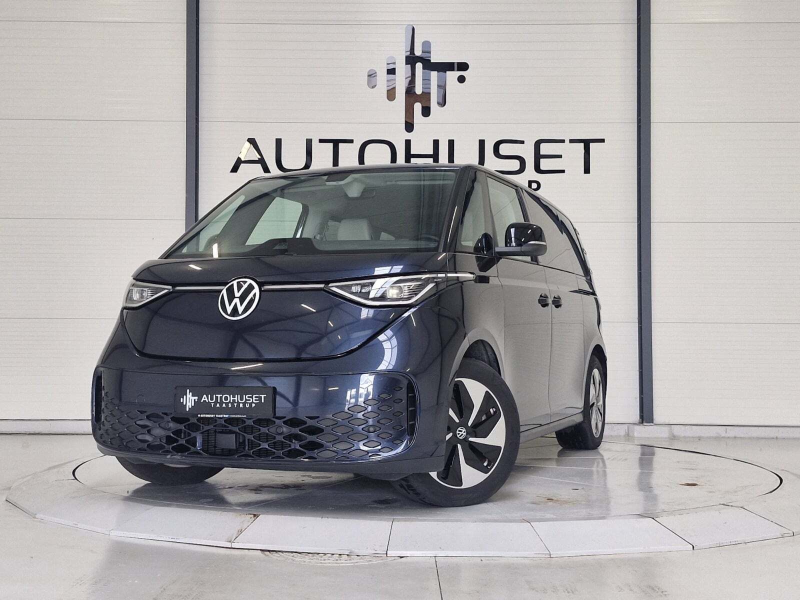 Blå VW ID.Buzz fra 2022 set udefra