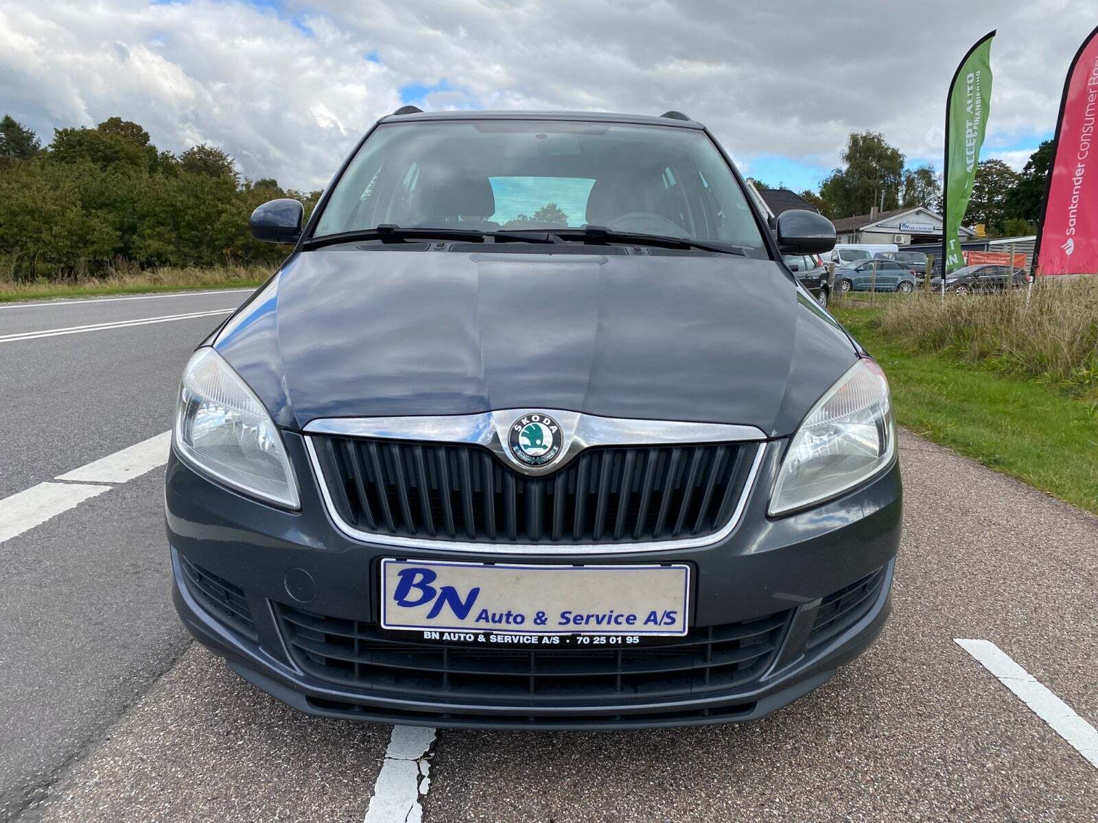 Grå Skoda Fabia fra 2012