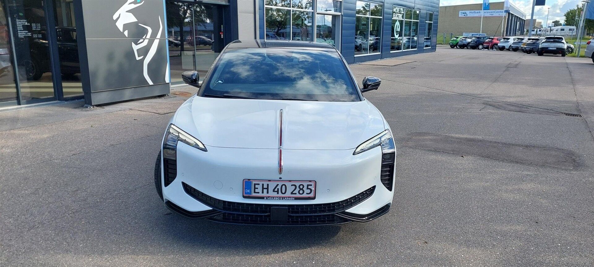 Hongqi EH7 Exclusive EH7 111 kWh RWD 4D Auto