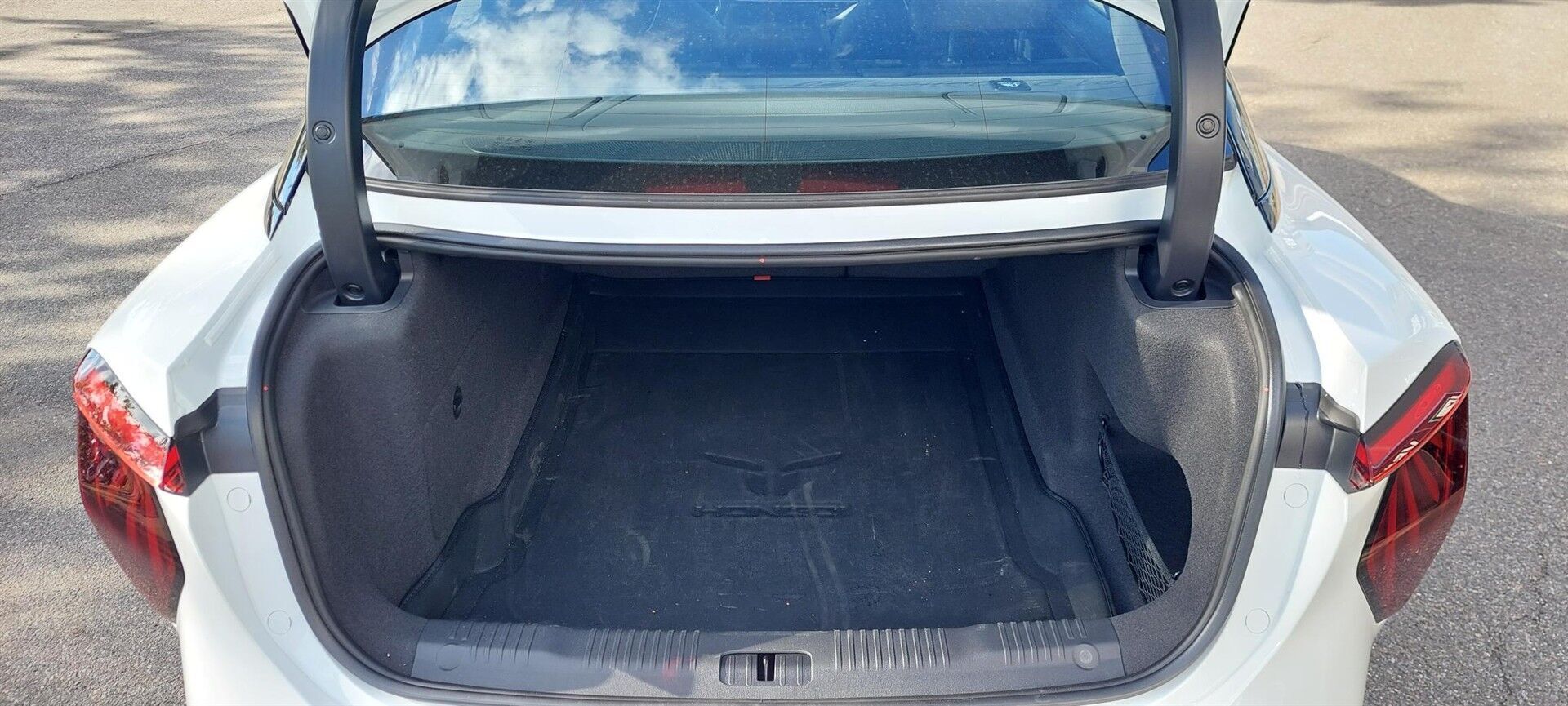 Hongqi EH7 Exclusive EH7 111 kWh RWD 4D Auto