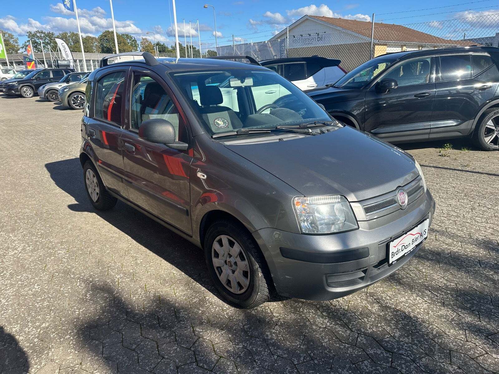 Grå Fiat Panda fra 2010 set udefra