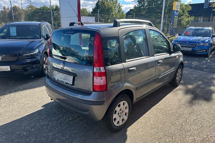 Grå Fiat Panda fra 2010