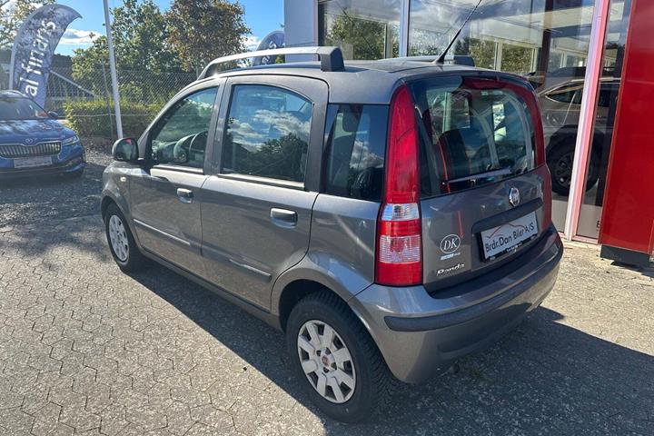 Grå Fiat Panda fra 2010