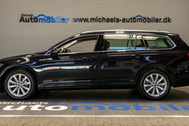Sort VW Passat fra 2021