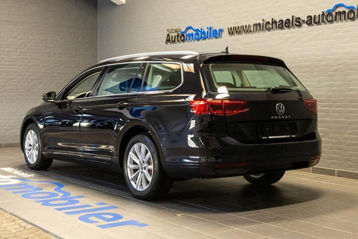 Sort VW Passat fra 2021