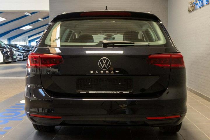 Sort VW Passat fra 2021