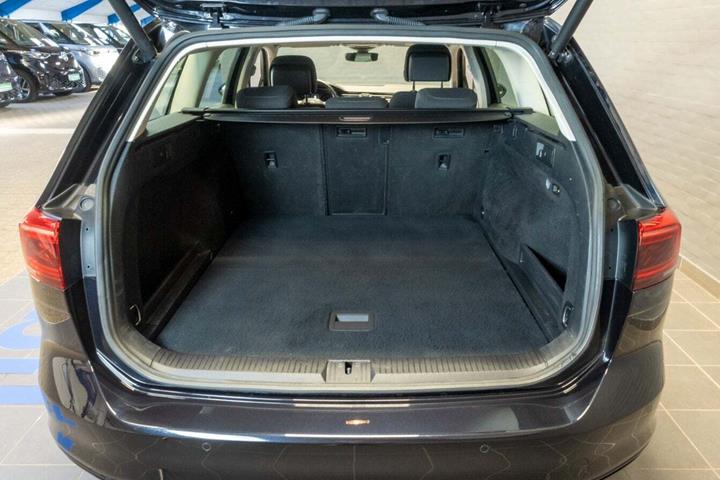 Sort VW Passat fra 2021