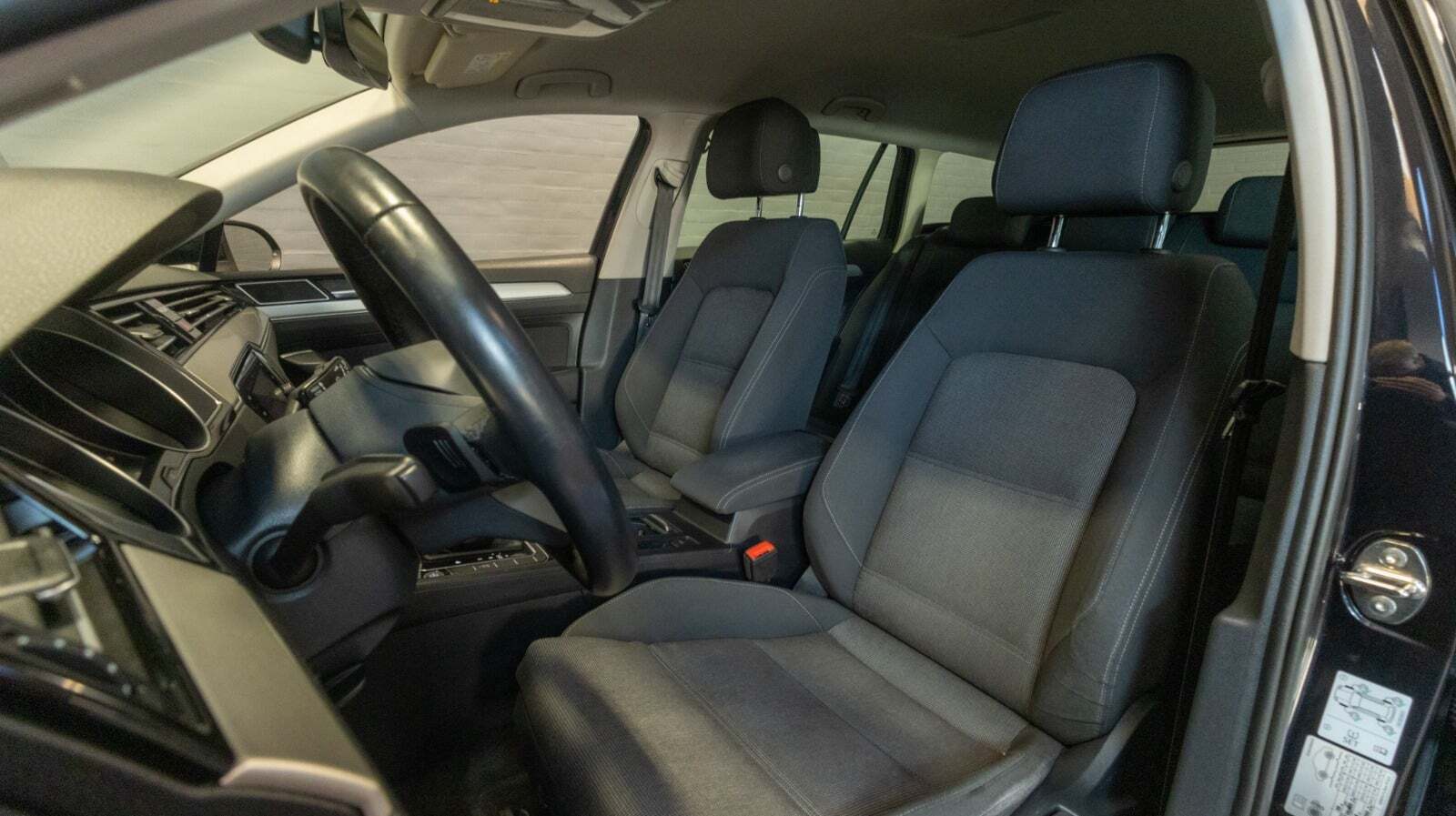 Sort VW Passat fra 2021