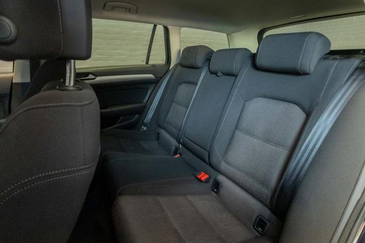 Sort VW Passat fra 2021