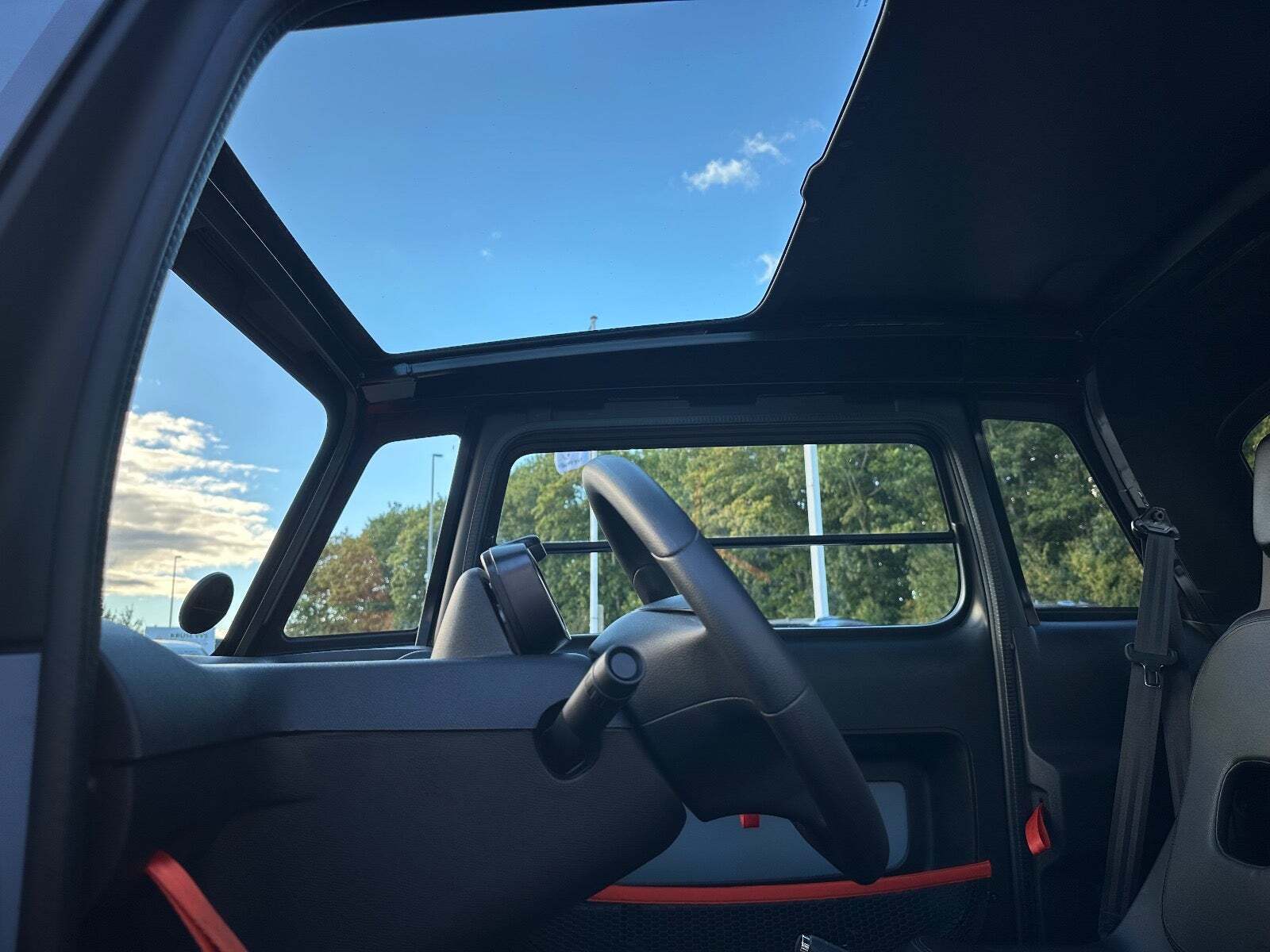 Blå Citroën Ami fra 2022 set indefra