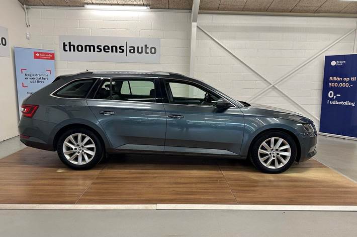 Grå Skoda Superb fra 2018