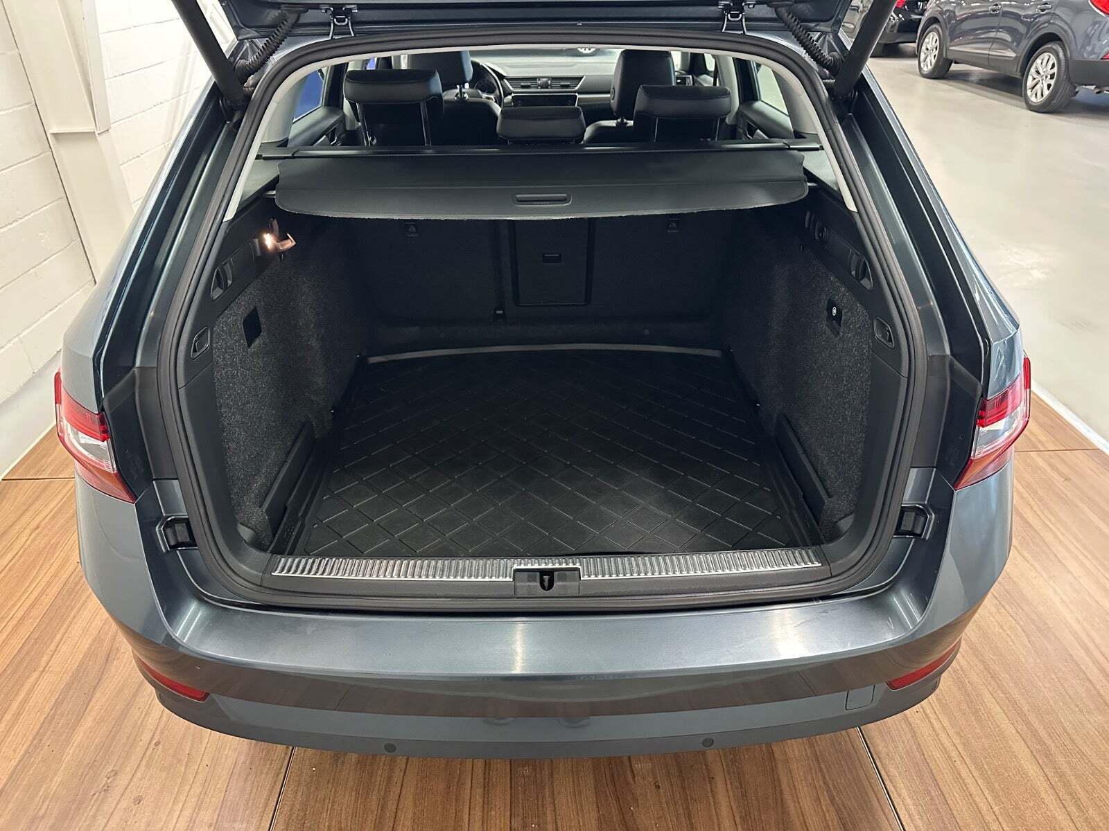 Skoda Superb 2,0 TDi 150 Business Edition Combi DSG