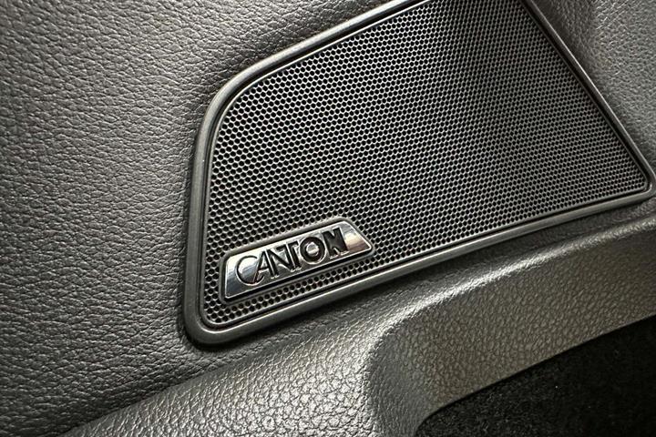 Grå Skoda Superb fra 2018