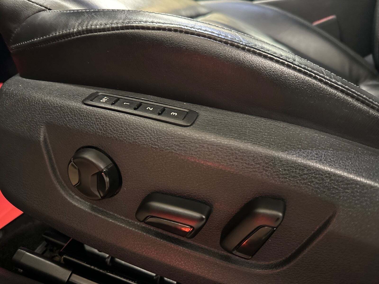 Grå Skoda Superb fra 2018