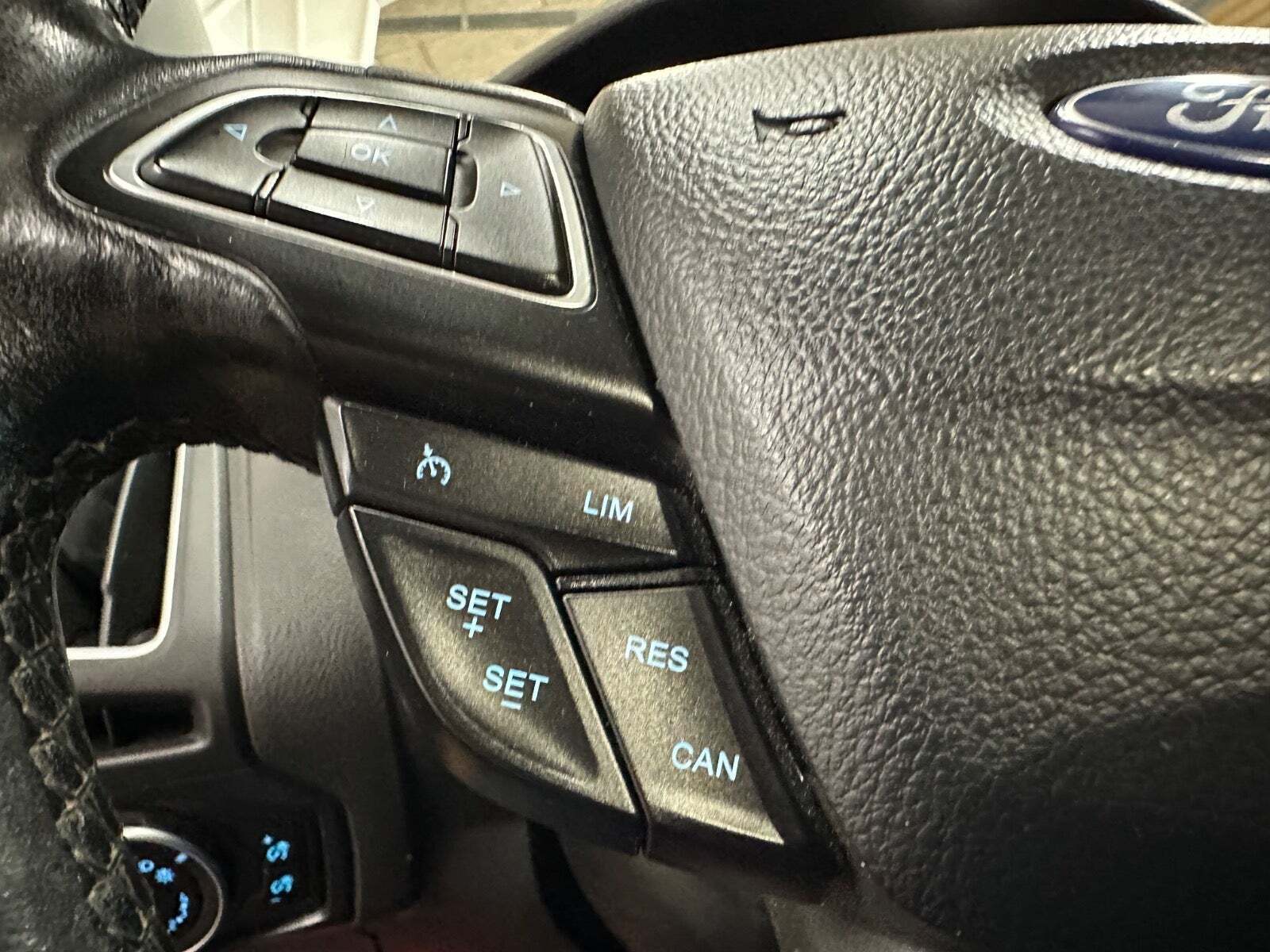 Grå Ford Focus fra 2017