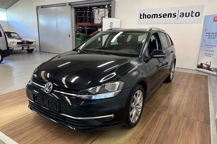 Sort VW Golf VII fra 2018 set udefra