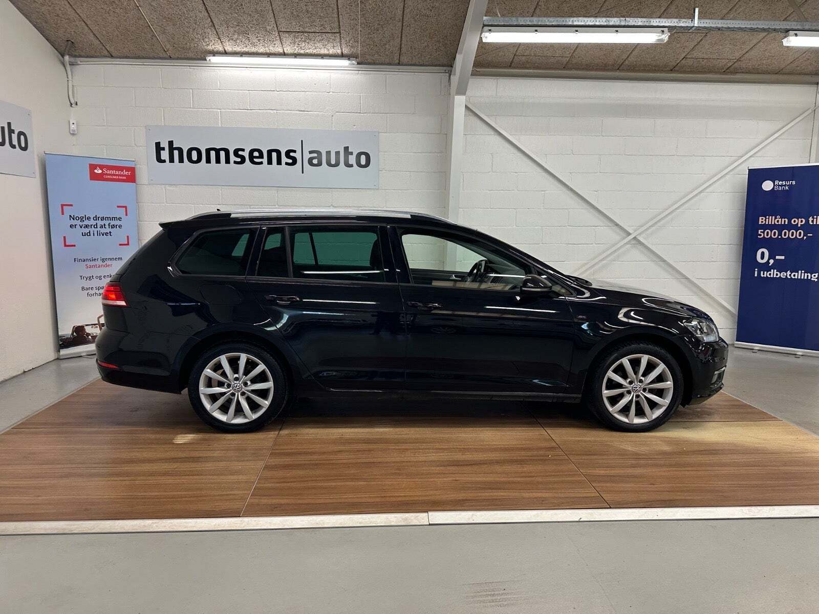Sort VW Golf VII fra 2018 set udefra