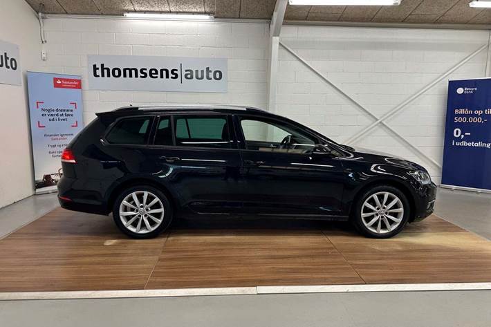 Sort VW Golf VII fra 2018 set udefra