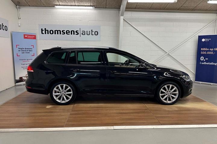 Sort VW Golf VII fra 2018 set udefra