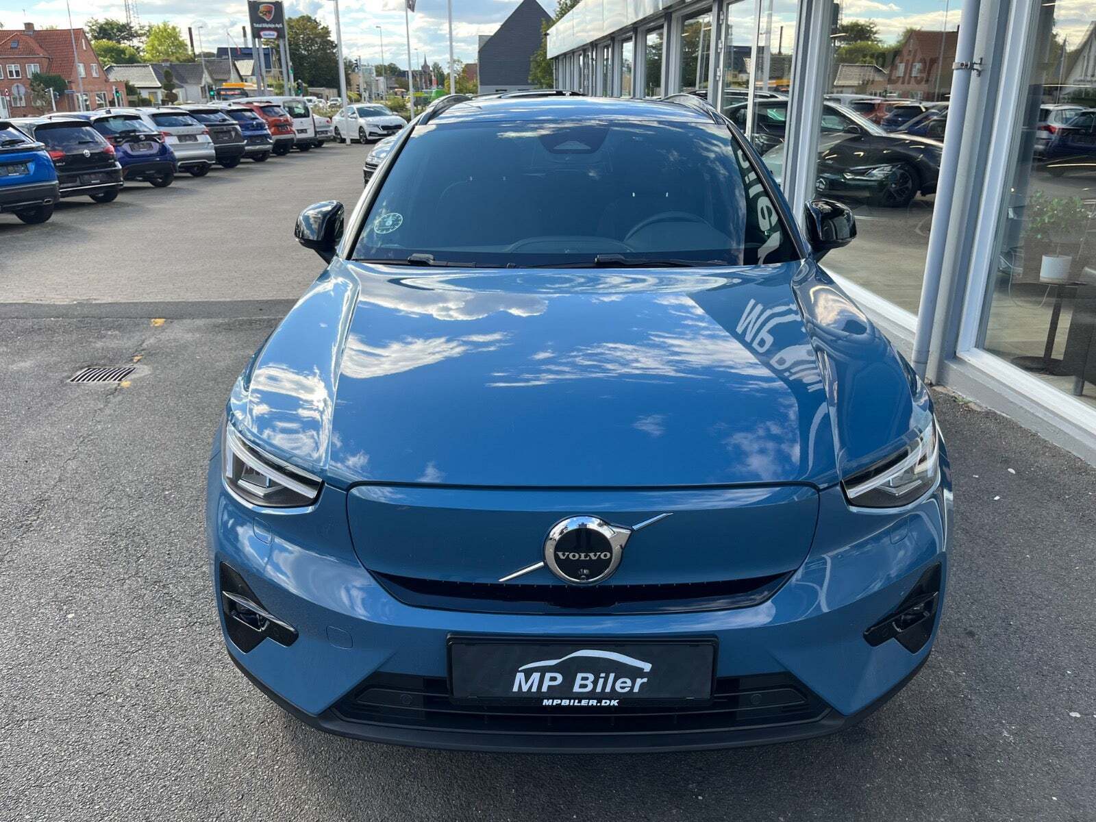 Blå Volvo EX40 fra 2024