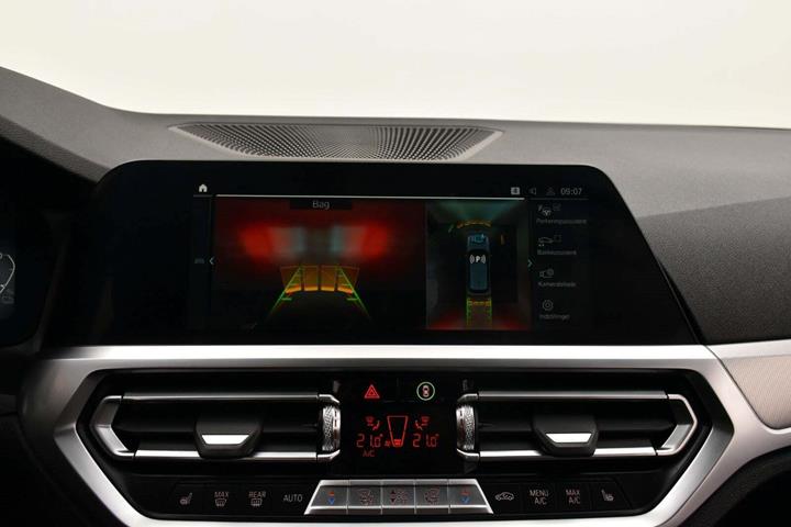 Grå BMW 330e fra 2020