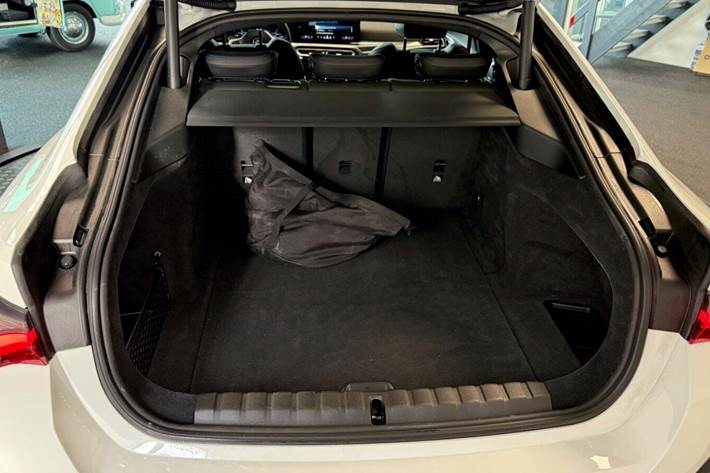 Hvid BMW i4 fra 2024