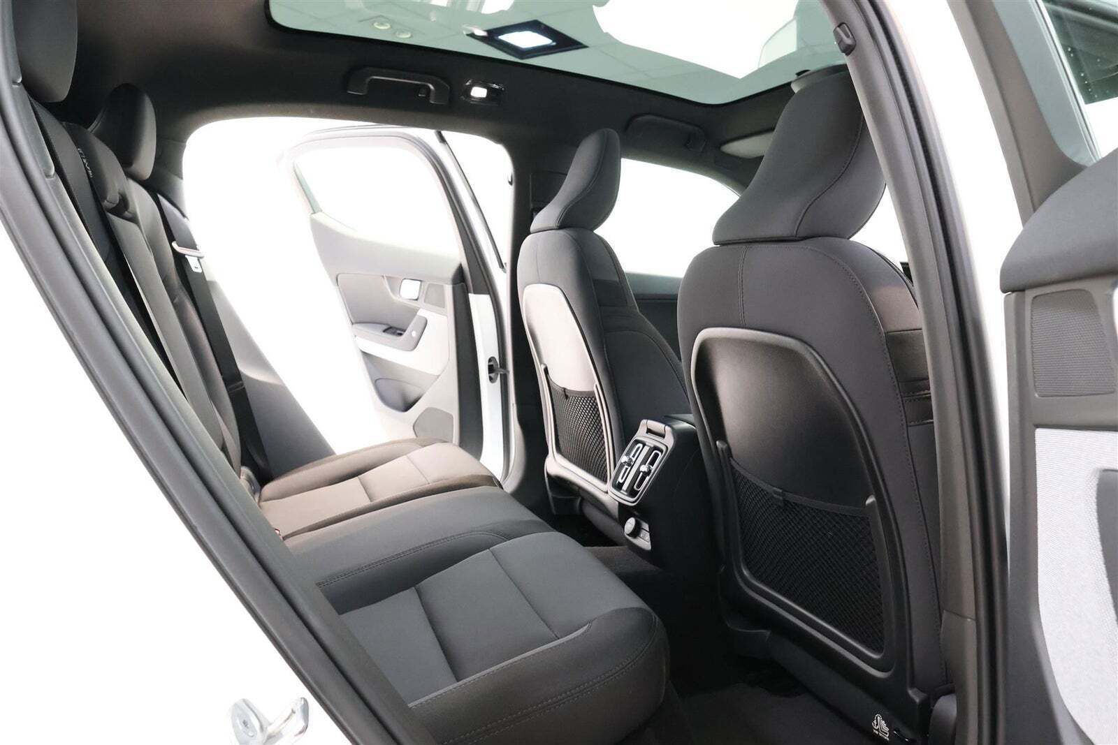 Beige Polestar 2 fra 2024