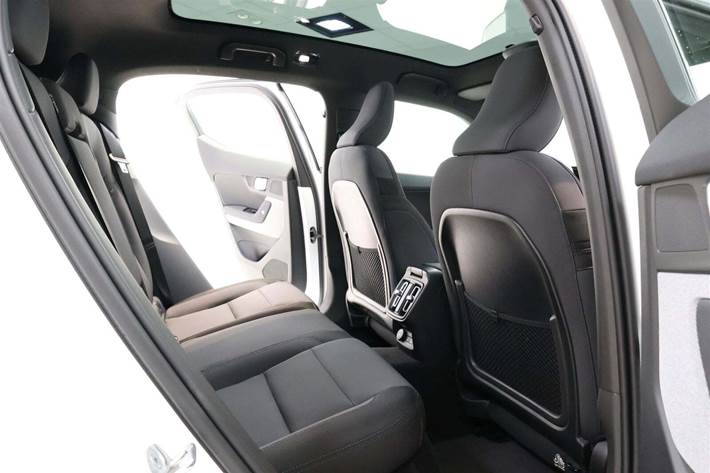 Beige Polestar 2 fra 2024