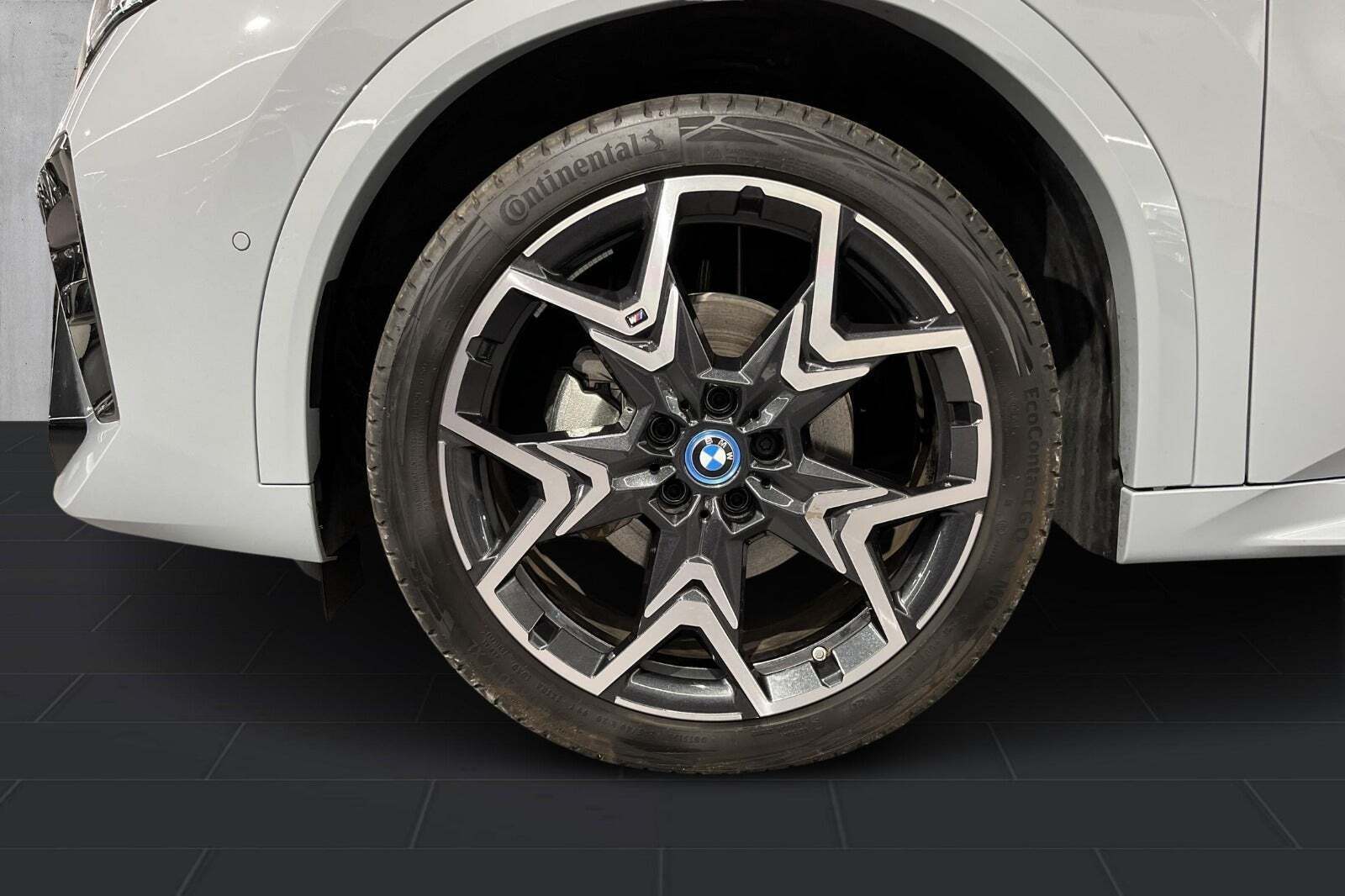 Grå BMW iX2 fra 2024