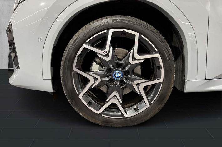 Grå BMW iX2 fra 2024