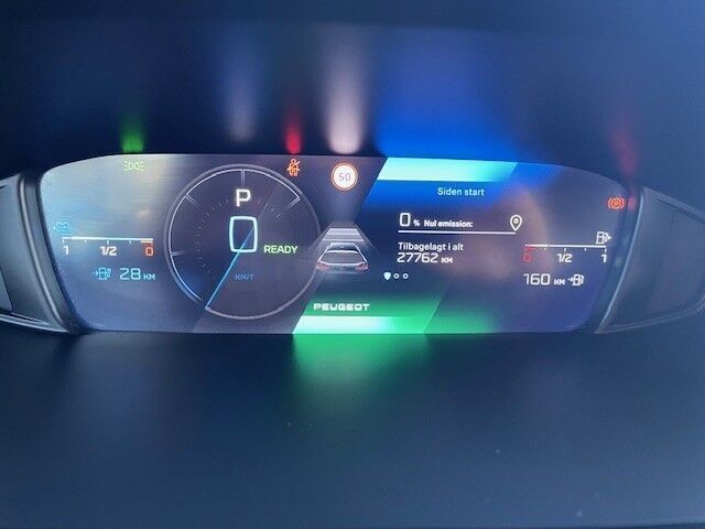 Grå Peugeot 308 fra 2022