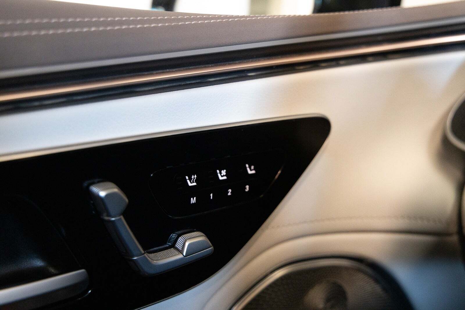 Sort Mercedes EQS450+ fra 2022